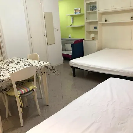 Apartman En Rez De Jardin En Bord De Avec Piscine *
