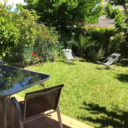 Apartman En Rez De Jardin En Bord De Avec Piscine *