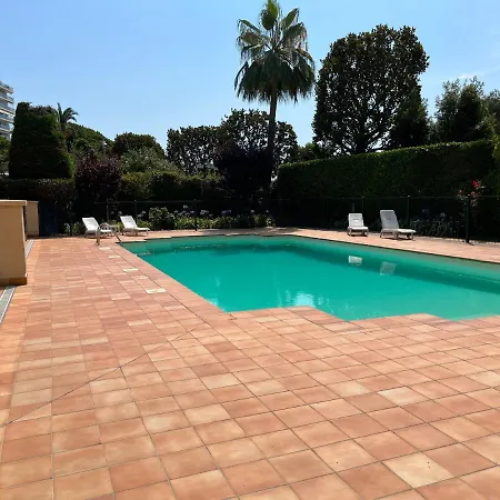 En Rez De Jardin En Bord De Avec Piscine Saint-Laurent-du-Var
