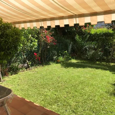 En Rez De Jardin En Bord De Avec Piscine