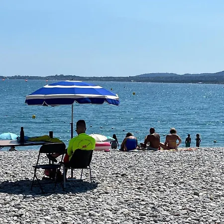 En Rez De Jardin En Bord De Avec Piscine Apartman *