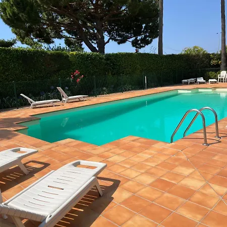 Apartman En Rez De Jardin En Bord De Avec Piscine *