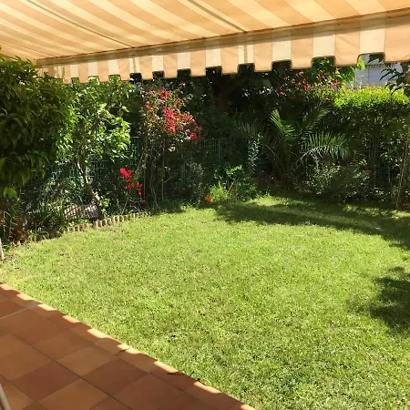 En Rez De Jardin En Bord De Avec Piscine Apartman