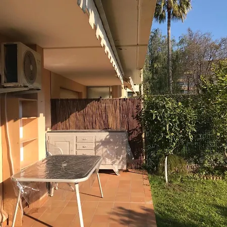 Apartment Studio En Rez De Jardin En Bord De Mer Avec Piscine