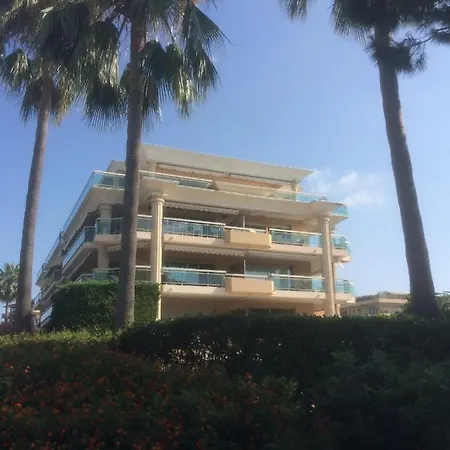 En Rez De Jardin En Bord De Avec Piscine * Saint-Laurent-du-Var