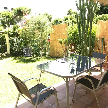 Apartment Studio En Rez De Jardin En Bord De Mer Avec Piscine