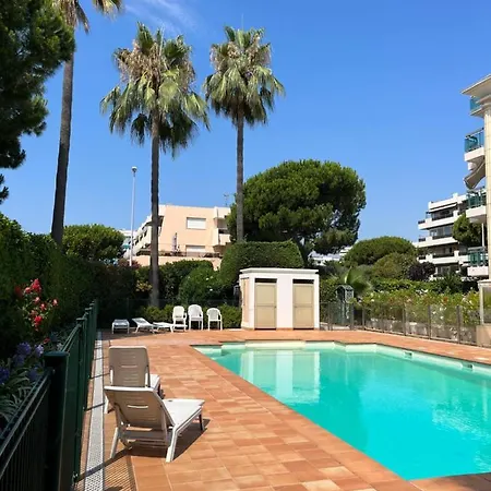 Studio En Rez De Jardin En Bord De Mer Avec Piscine *